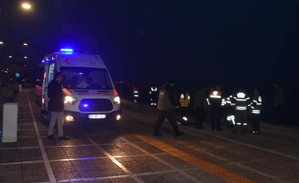 Sabah işə gedənlər DƏHŞƏTƏ GƏLDİ - Dənizdə 18 yaşlı gəncin meyidi aşkarlandı   - FOTO